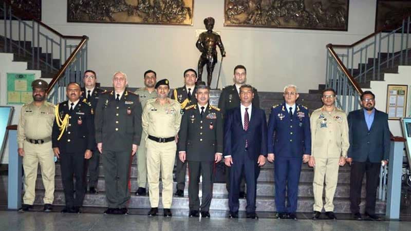 Müdafiə naziri Pakistan Ordu Muzeyini ziyarət etdi