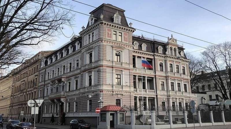 Latviyadan qərar: Rusiya səfirliyi binasına “Ukraynanın müstəqilliyi” lövhəsini asmalıdr