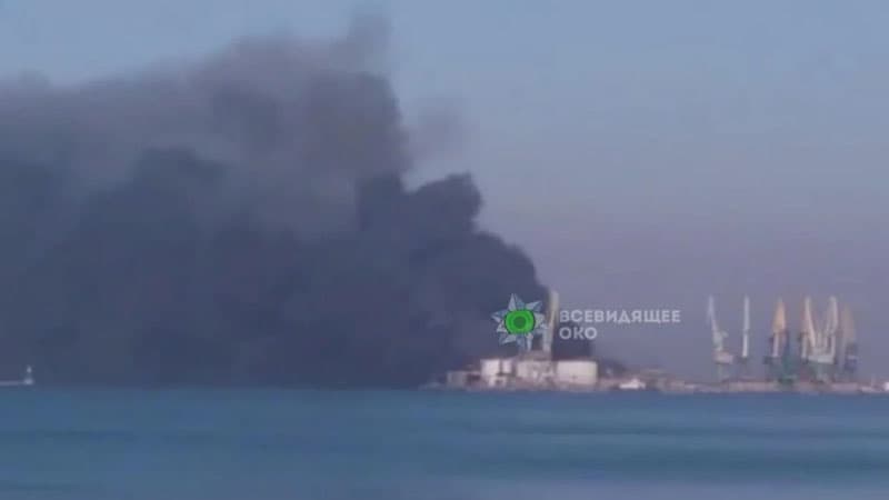 Ukrayna Rusiyanın iri desant gəmisini belə məhv etdi (VİDEO)