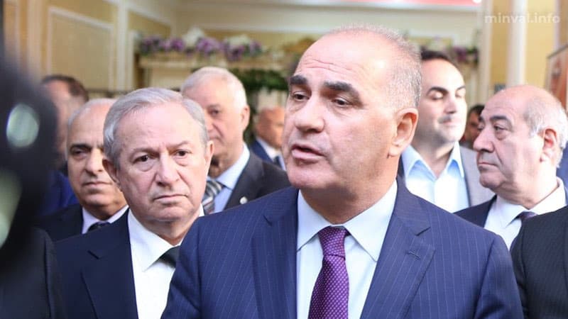 Sabiq icra başçısının iki yaxın adamı vəzifəsindən istefa verdi (AÇIQLAMA)