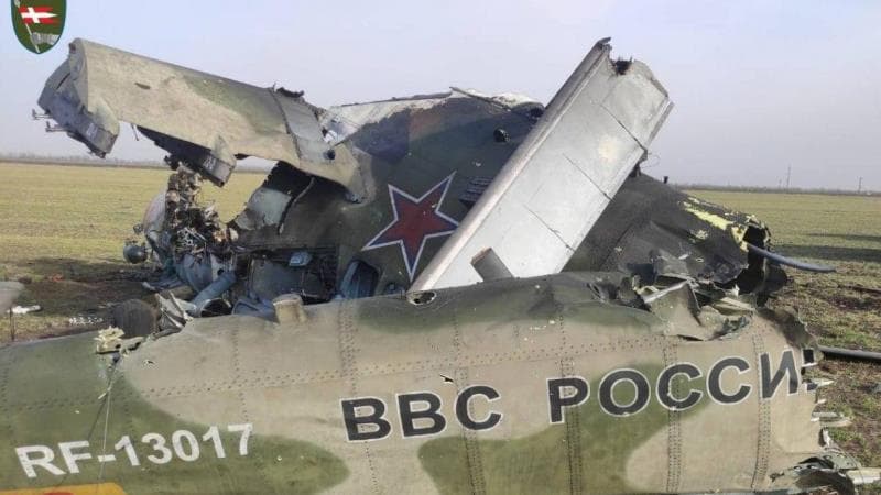 "Buna da bir quş": Ukrayna daha bir vurulmuş rus helikopterini nümayiş etdirdi (FOTO)