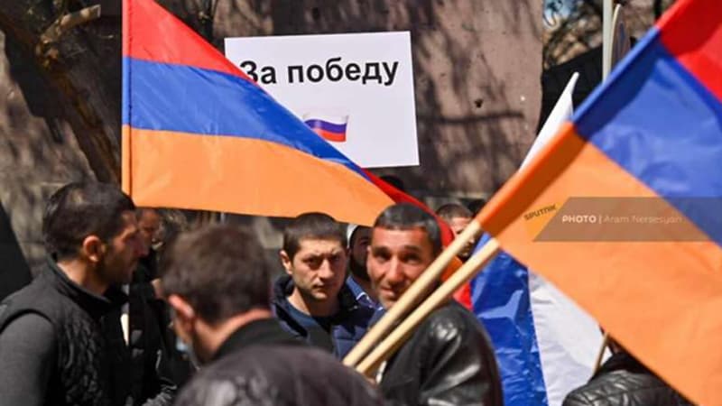 İrəvanda sülhməramlılara dəstək aksiyası: “Yaşasın Rusiya"