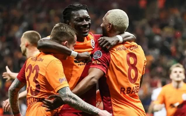 "Qalatasaray" və "Fənərbaxça"dan qələbə