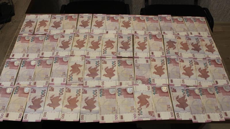 “E-manat”dan 32 000 manat oğurlanıb (FOTOLAR)