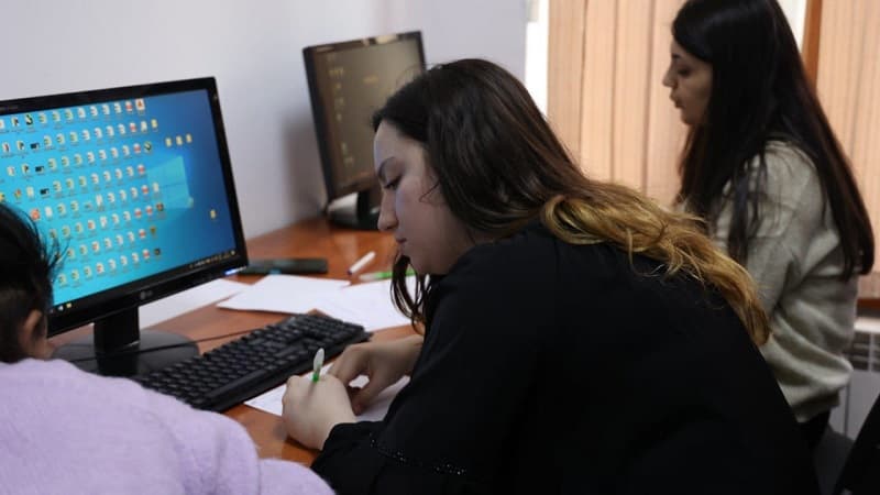 Birlik şəhid xanımları üçün kompüter kurslarına start verdi (FOTO/VİDEO)