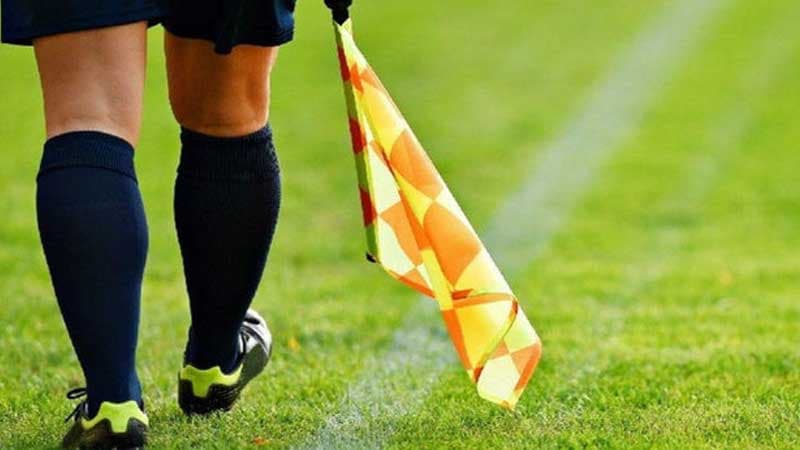 Azərbaycanda futbol oyununda qalmaqal: "Kişidirsə, gəlsin çöldə söysün"