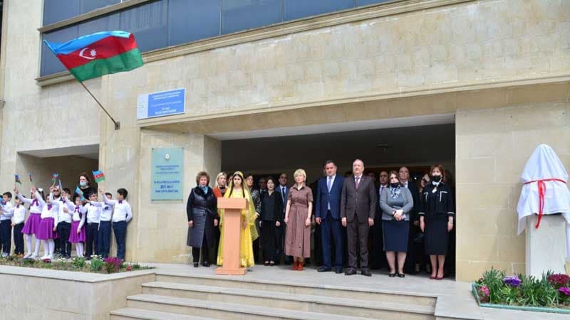 Paytaxt məktəbində şəhidin büstünün açılış mərasimi keçirildi (FOTO)