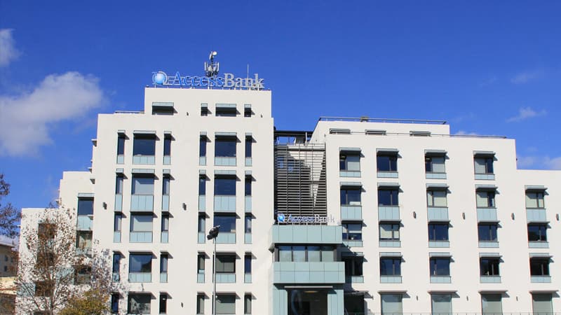AccessBank tender elan edir (R)