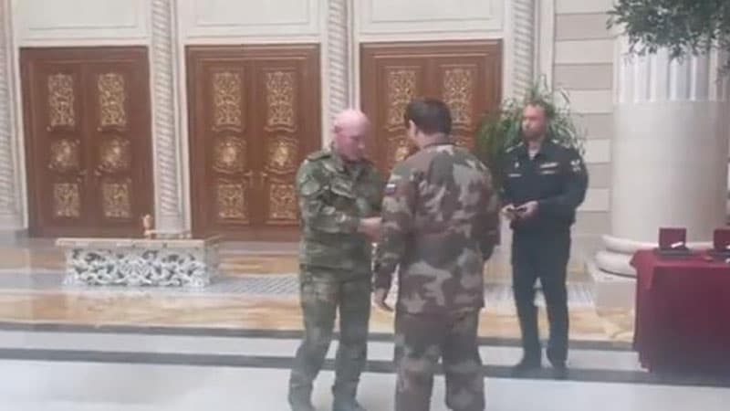 Kadırova general-leytenant rütbəsinin təqdim olunduğu mərasim (VİDEO)