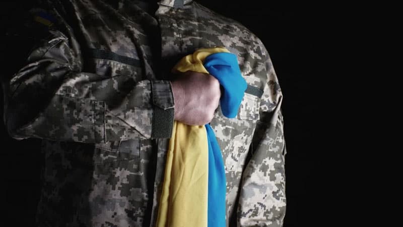 "Slava Ukrayna" dedi, özünü partlatdı - Ukraynalı zabitin qəhrəmanlığı