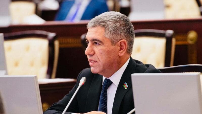 Neftin qiymətindəki son azalmaların səbəbi nədir? - İqtisadçı deputat