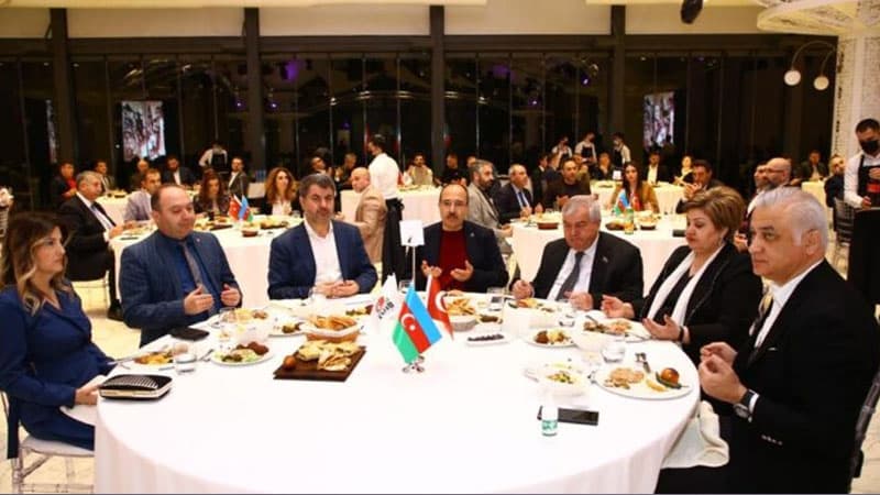 TÜİB türk iş adamları və şəhid ailələrini iftarda bir araya gətirdi (FOTOLAR)