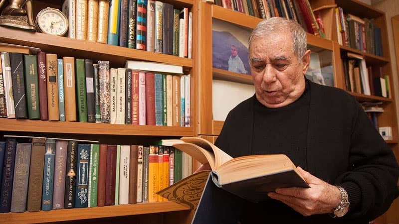 “İsa Hüseynov dahi olmaq istədi, dəli oldu” - Əkrəm Əylisli ilə müsahibə 