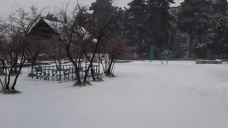 Qaxa 17 sm qar yağdı
