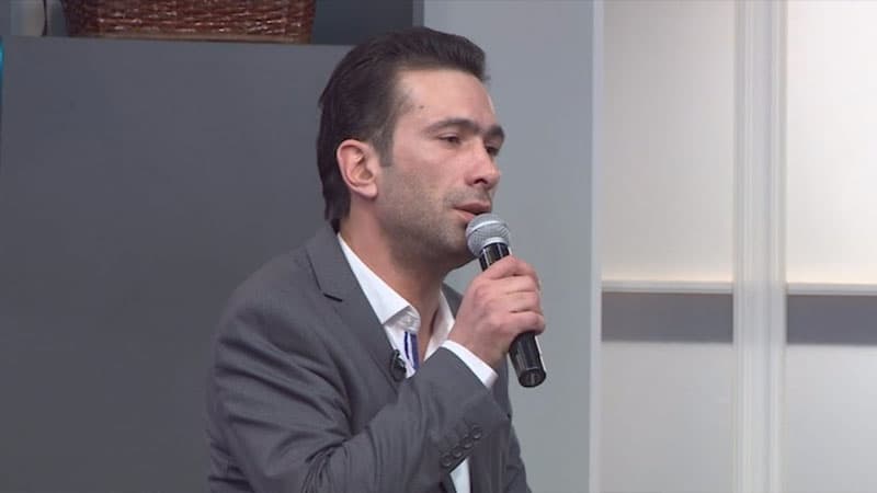 Emil Rəhmanov azan oxudu: "Dini çox sevən insandır, ürəyi istəyib..." (VİDEO)