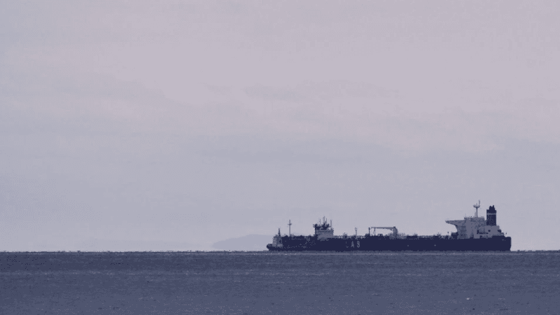 Yunanıstan İrandan neft daşıyan Rusiya tankerini həbs etdi (FOTO)