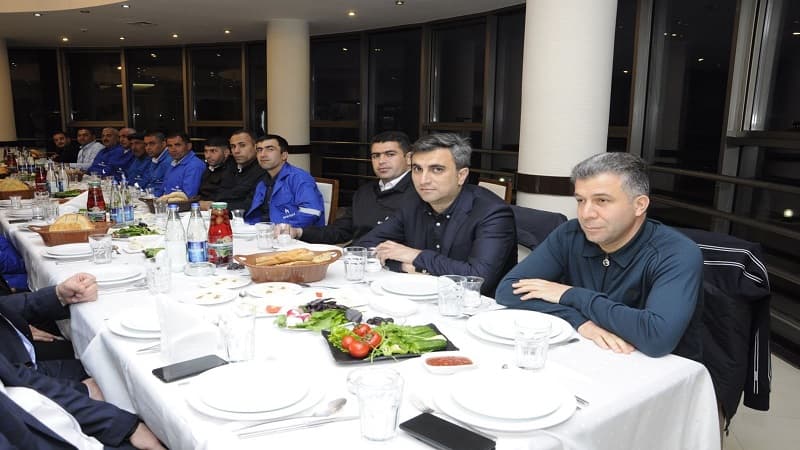 Baş direktor birliyin əməkdaşlarını mükafatlandırdı və iftar süfrəsinə dəvət etdi (FOTO)