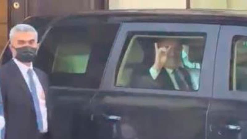 Çavuşoğlu ermənilərə “Bozqurd” işarəsi ilə cavab verdi (VİDEO)