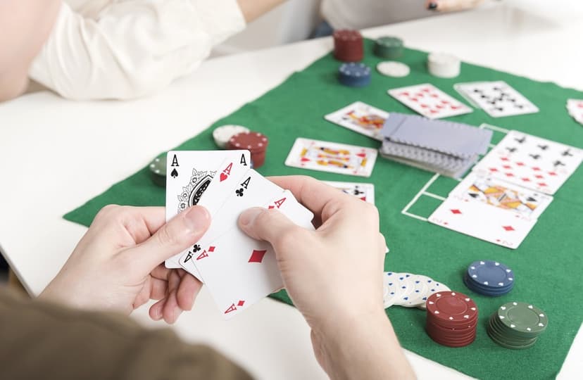 Hansı poker növləri var və onları necə oynamaq olar?