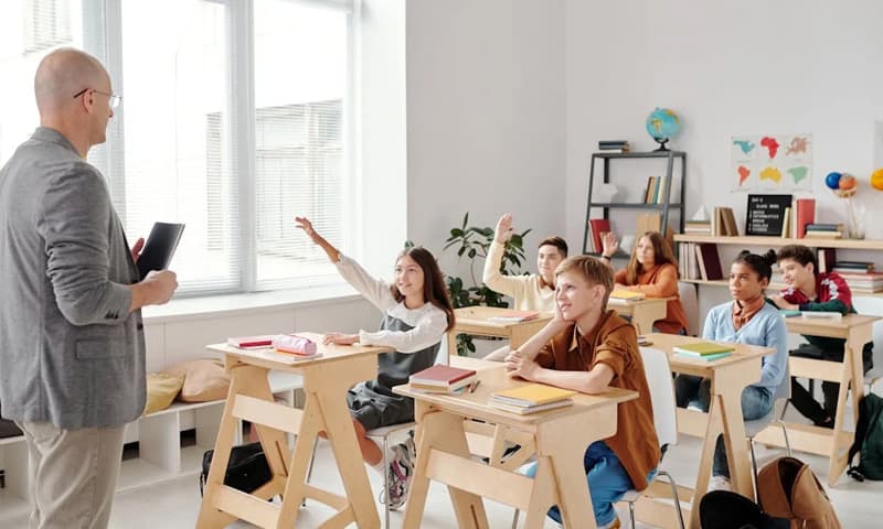 Azərbaycanda neçə məktəbdə alman və ya fransız dili tədris olunur?