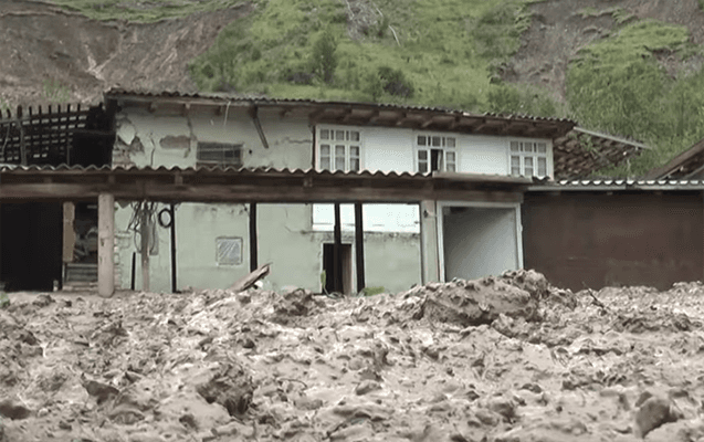 Azərbaycanda bu kənd palçıq altında qaldı - Sakinlər köçürülür (VİDEO)
