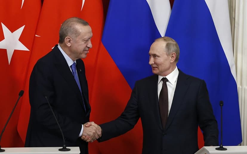 Putin Ərdoğanla görüşdü: Ərdoğana başsağlığı verdi