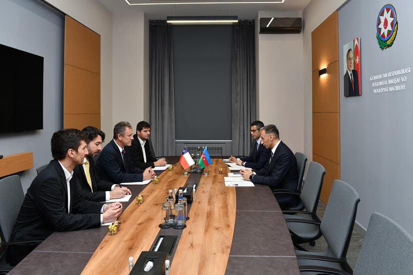 Rəşad Nəbiyev Çilinin nəqliyyat və telekommunikasiya naziri ilə görüşdü