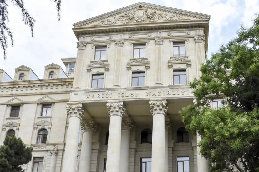 Azərbaycan XİN Makrona cavab verdi