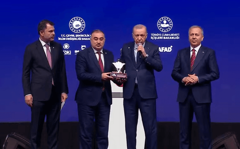 Türkiyə Prezidenti Azərbaycan səfirinə mükafat verdi