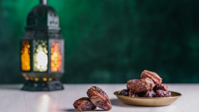 Ramazanın dördüncü gününün duası - İmsak və iftar vaxtı