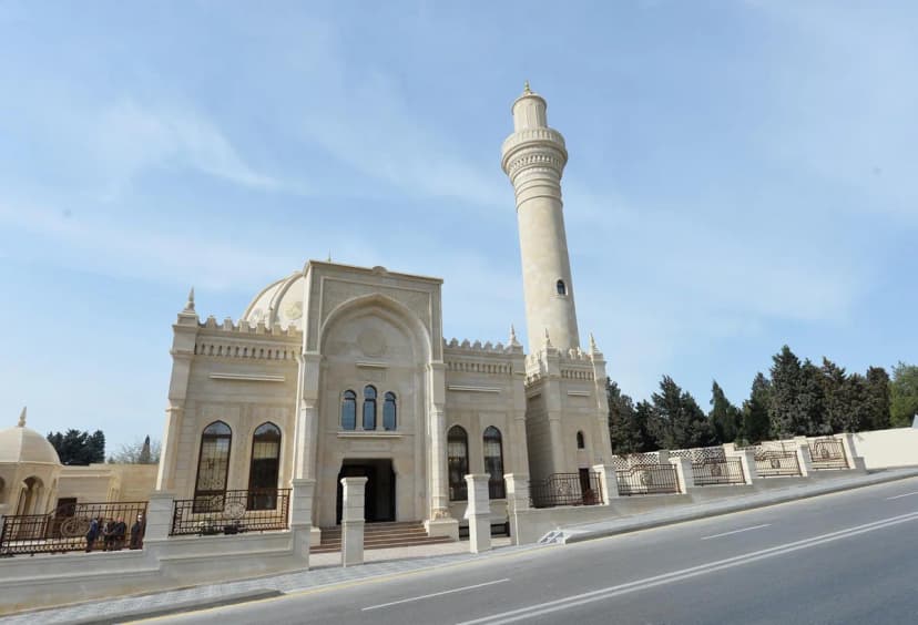 Hazırda məscidlərdə neçə dini xadim fəaliyyət göstərir? (RƏSMİ)