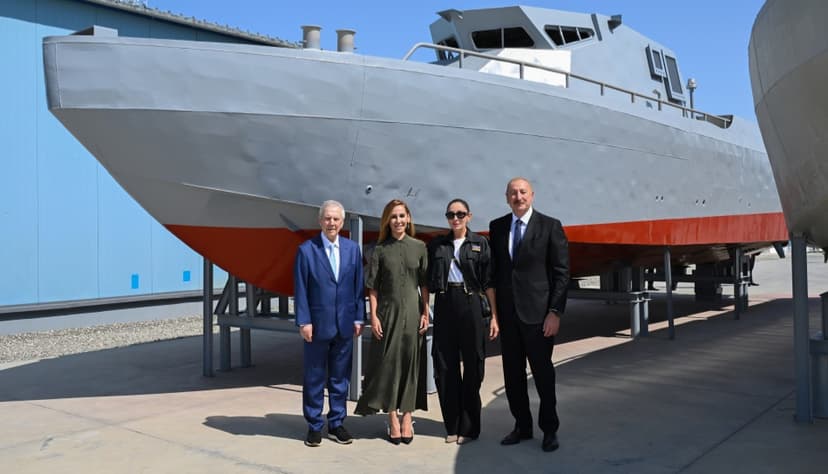 Prezidentlə birinci xanım Əziz Yıldırım və qızı ilə görüşdü (FOTO)