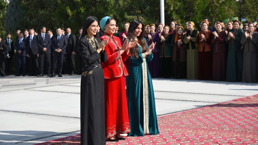 Aşqabadda MAMA "Ana təbiət" beynəlxalq incəsənət sərgisi açıldı (FOTO)