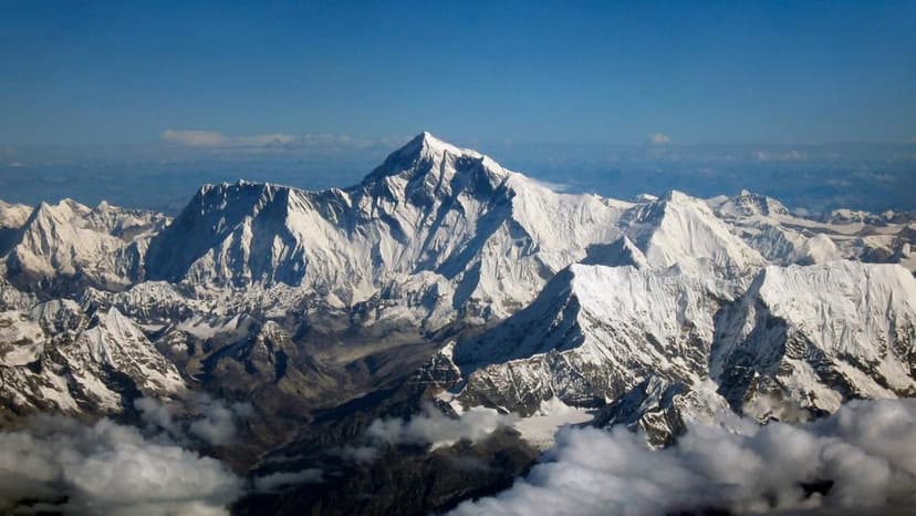Everestə ilboyu göydən mikroplastik yağır - Alimlər çirklənmənin miqyasını elan etdi