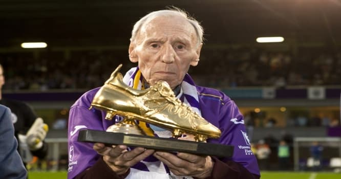 Messi və Kroyfdan qabaq qeyri-adi penaltini bu şəxs gerçəkləşdirib - VİDEO