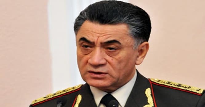 Nazir xalq artistinə görə rəisi işdən qovdu