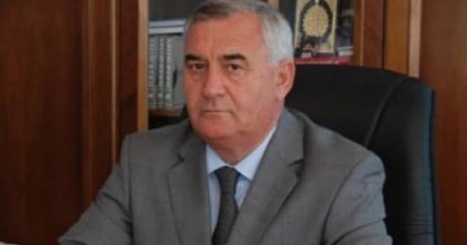 Müavinin bacısı oğlu rəisi döydü - Füzulidə skandal