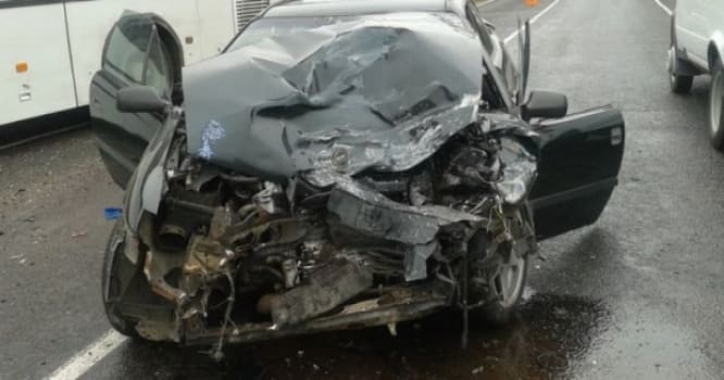 Bakıda sərnişin avtobusu minik avtomobili ilə toqquşdu- polis əməkdaşını öldü