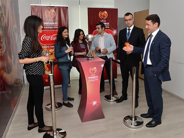AFFA "Koka-Kola" içizdirdi - FOTOLAR