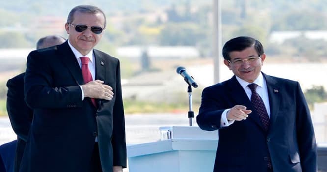 "Əhməd Davudoğlu siyasətdən çoxdan getməli idi" - Şərh