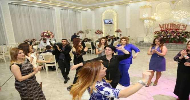 Humay şou əhlini başına topladı - FOTOLAR