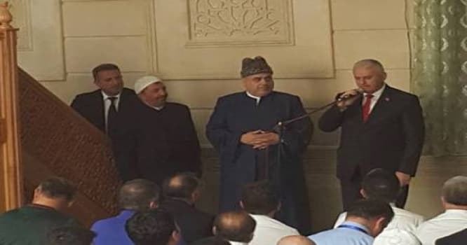 Türkiyə baş naziri Bakıda namaz qıldı