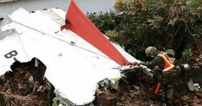 Dərmansəpən vertolyot qəzaya uğradı - 2 ölü var