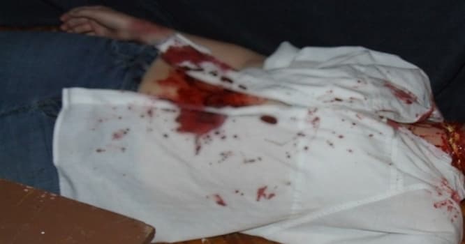 Bakıda gizli ev tutub yaşayan cütlüyü ayırdılar - Qız özünü bıçaqladı