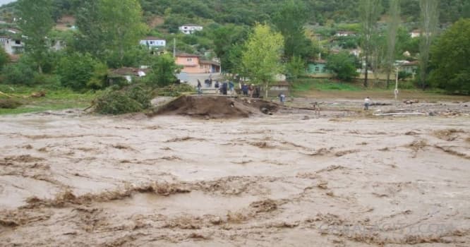53 nəfər köməksiz insan sel təhlükəsi ilə təxliyə olundu - Qəbələdə