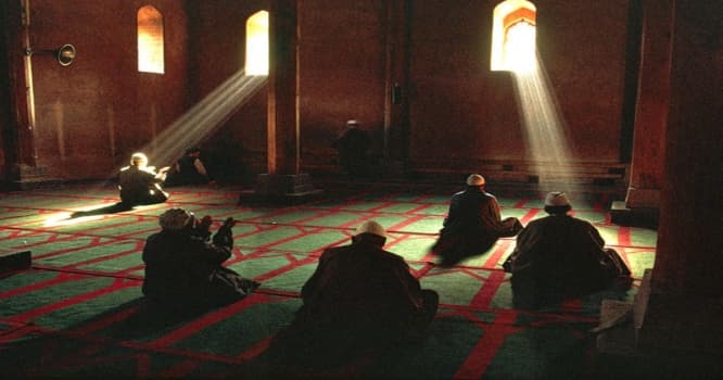 Məsciddə namaz qılmağa gəldi, 3500 manat oğurladı