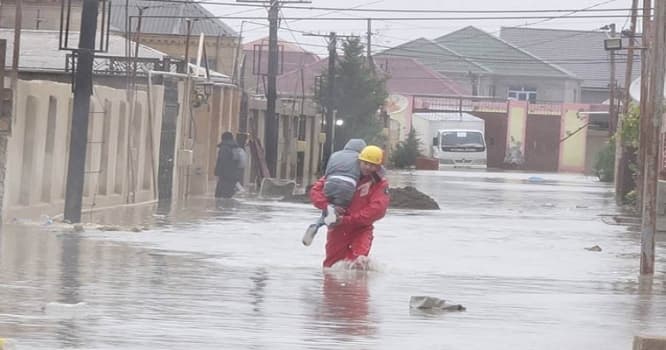Bakıda evləri su basdı - 77 nəfər təxliyyə olundu +Fotolar