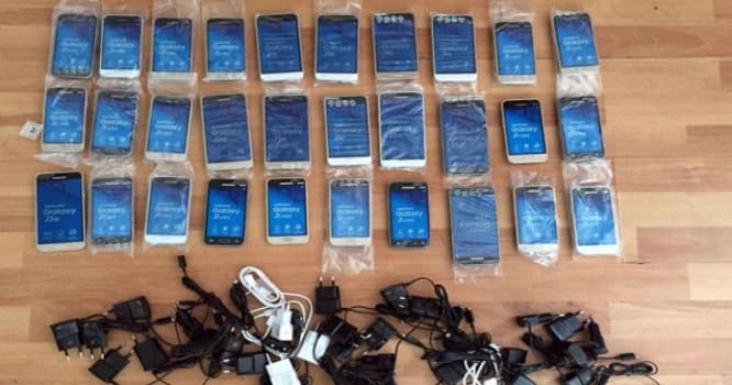 Gömrükdə əməliyyat - 30 telefon tutuldu