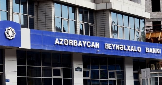Ölkənin ən iri bankı dollar satışını dayandırdı
