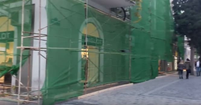 Bakının mərkəzindəki tarixi binanın restavrasiyası mağazaların işinə mane olacaqmı? - VİDEO